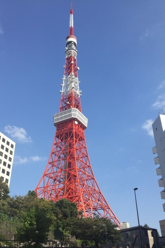 青天の東京タワー